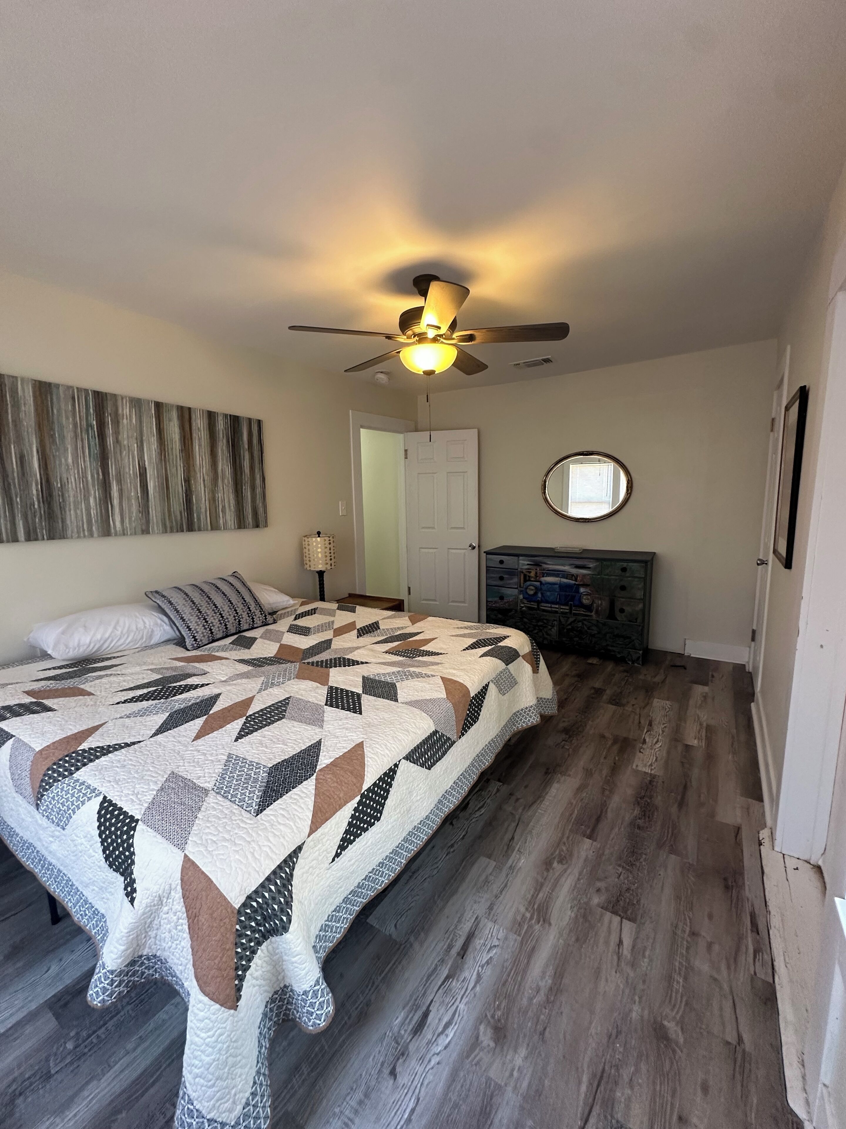 2 dormitorios, tabla de planchar con plancha, wifi y ropa de cama