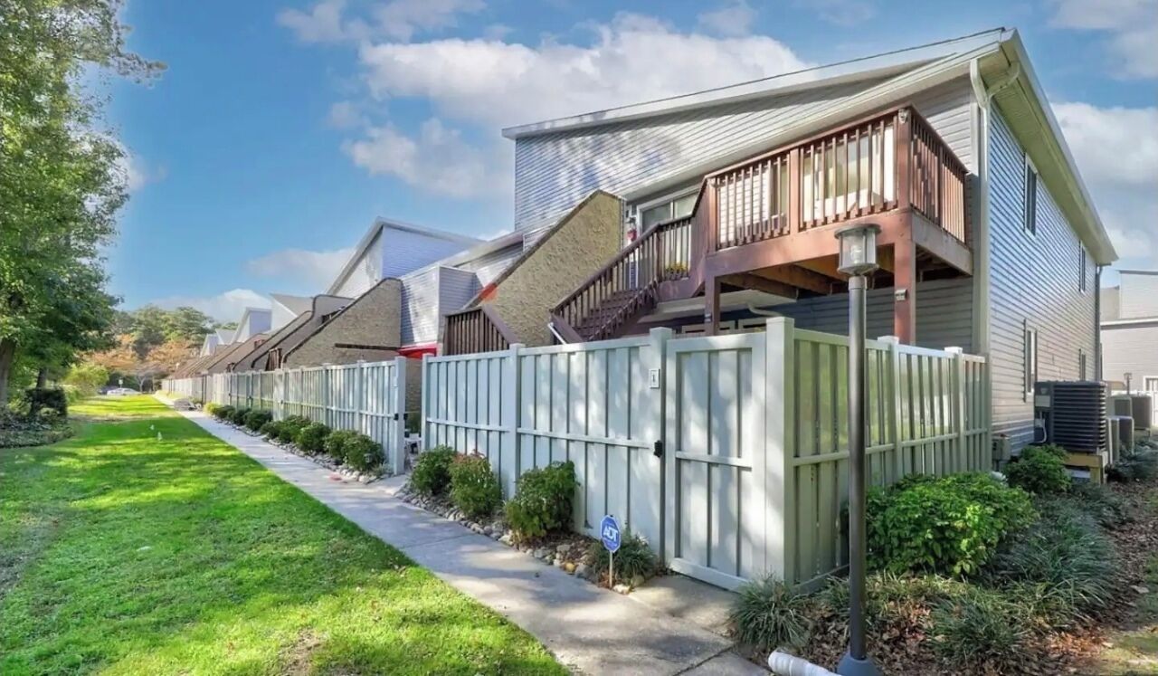 Cozy condo with pool 2-bedroom house in Ocean City, parking lot and Wi-Fi free. 