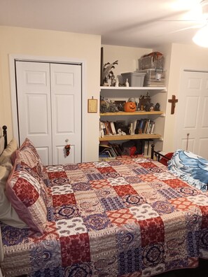 1 bedroom, bed sheets