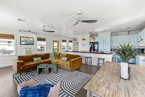 TV, table tennis - Beach Walk Retreat, Game Room & King Bed (Bolivar Peninsula)