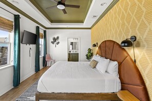 4 bedrooms, iron/ironing board, free WiFi, bed sheets - Beach Walk Retreat, Game Room & King Bed (Bolivar Peninsula)
