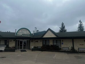 Front of property - Green Gables Inn  (Whitecourt)