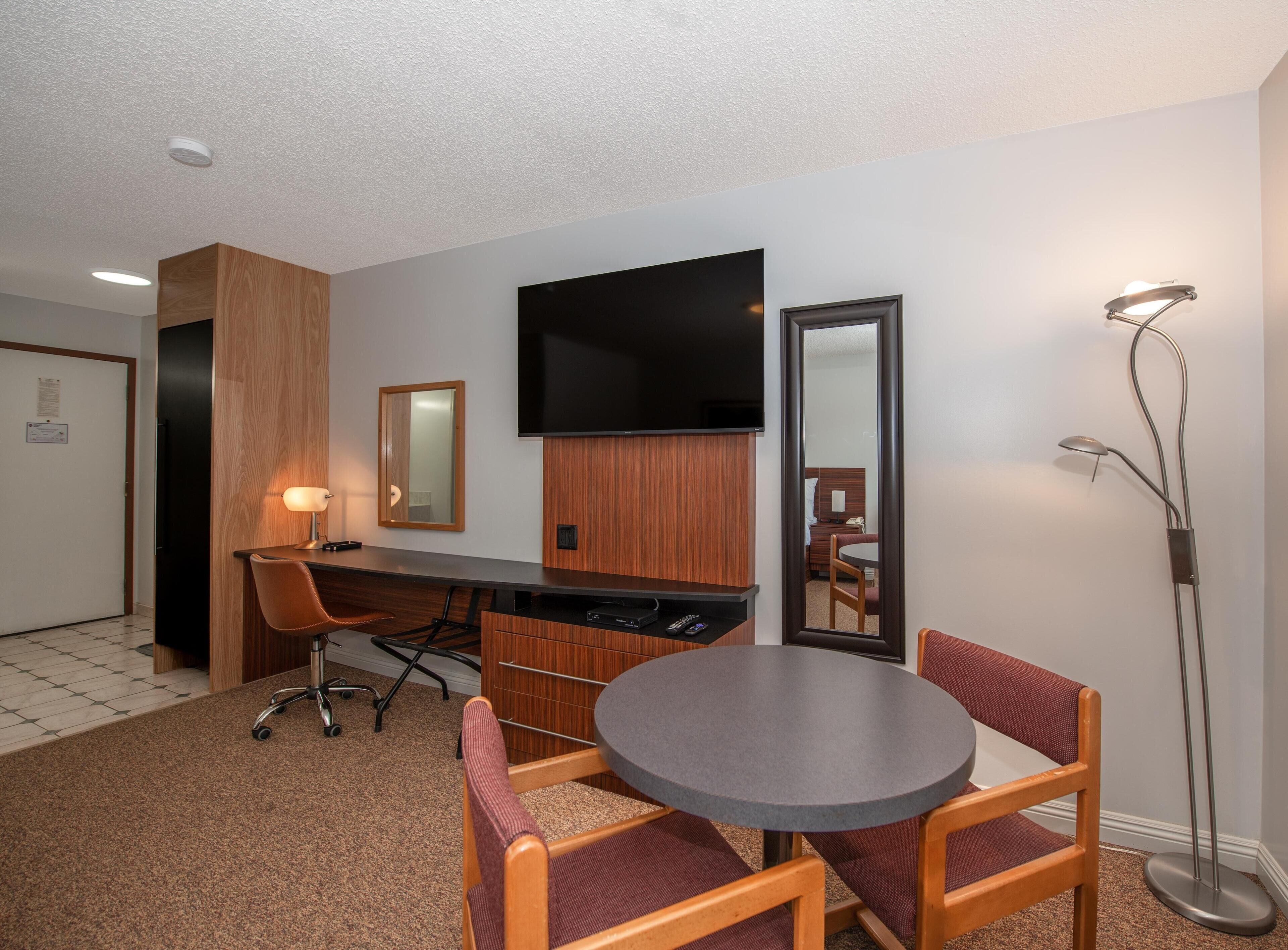 Room, 1 Queen Bed | Desk, laptop workspace, WiFi (free)