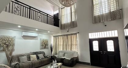 Charming, contemporary house in the heart of Santasi,Kumasi.Perfect for getaway
