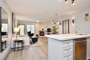 Interior - Stunning Condo with Access to Pool (Shanty Bay)