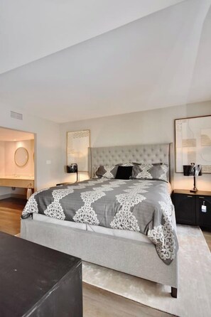 1 bedroom, WiFi, bed sheets - Stunning Condo with Access to Pool (Shanty Bay)