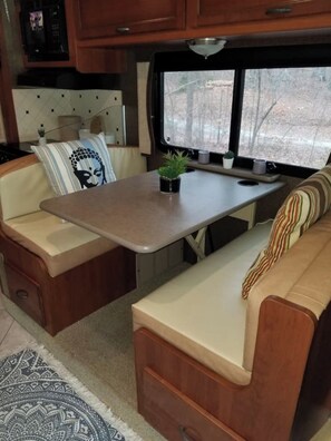 Dining - Mandala on Wheels RV at Hourglass District Orlando (Orlando)