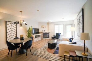 TV, fireplace - Fully Renovated At the Victoria-Carriage Hills (Shanty Bay)