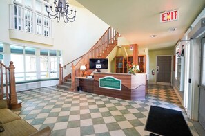 Lobby - Fully Renovated At the Victoria-Carriage Hills (Shanty Bay)
