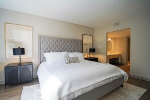 1 bedroom, WiFi - Fully Renovated At the Victoria-Carriage Hills (Shanty Bay)