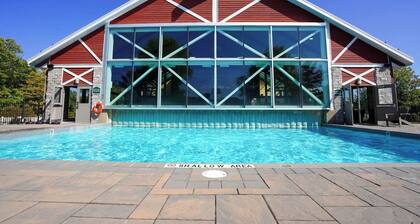 Luxurious Studio with King Bed with Heated Pool