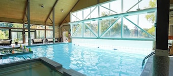 Luxurious Studio with King Bed with Heated Pool