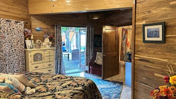 Luxury Double Room, 1 King Bed, Private Bathroom, Lagoon View | Egyptian cotton sheets, premium bedding, blackout drapes