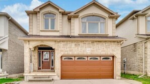 Exterior - Big house for the big family! 6 bedrooms and 3.5 bathrooms.  (Kitchener)