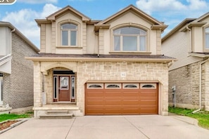 Exterior - Big house for the big family! (Kitchener)