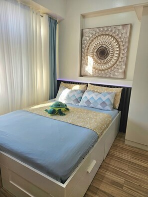 1 habitación, escritorio, tabla de planchar con plancha y wifi