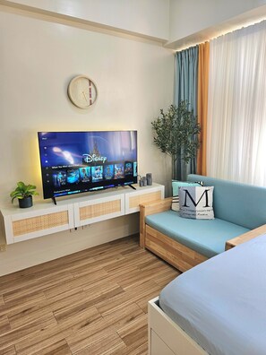1 habitación, escritorio, tabla de planchar con plancha y wifi