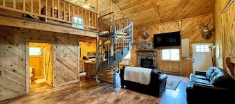 Charming cabin in Appalachian mountains of Cabins, WV with full amenities
