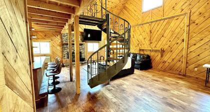 Charming cabin in Appalachian mountains of Cabins, WV with full amenities