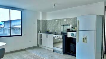 Apartemen Comfort, pemandangan kota | Dapur pribadi