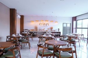 Café da manhã com buffet grátis todos os dias