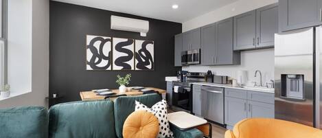 Fernseher, Tischtennisplatte