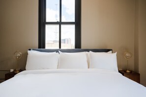 4 habitaciones, tabla de planchar con plancha, wifi y ropa de cama
