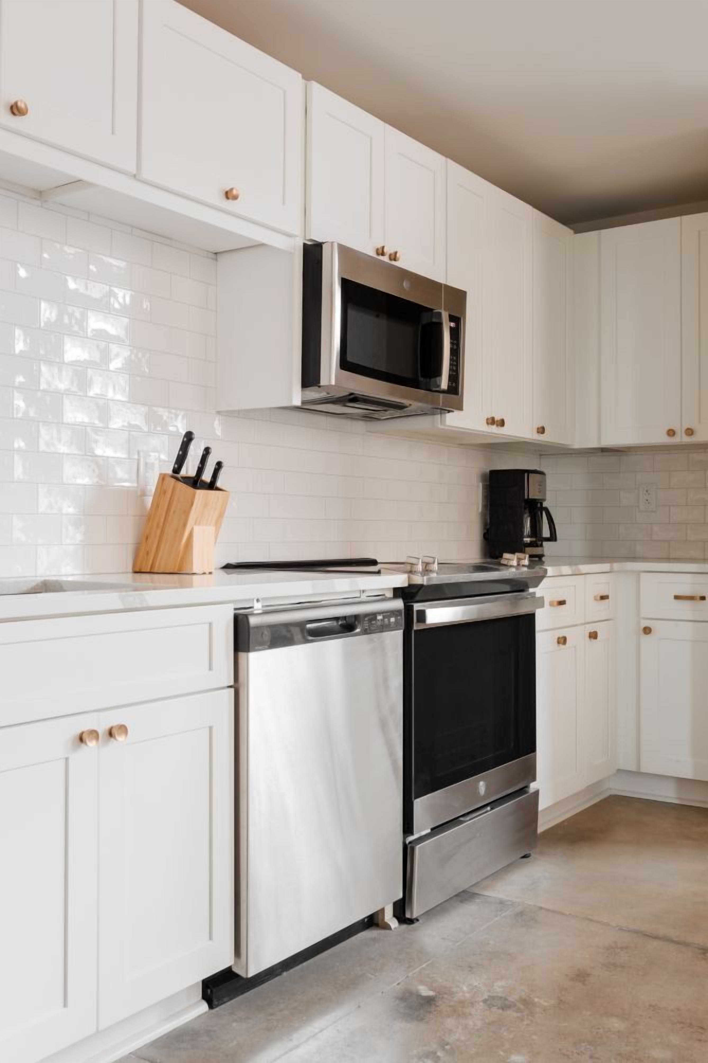 冰箱、微波炉、烤箱、炉灶