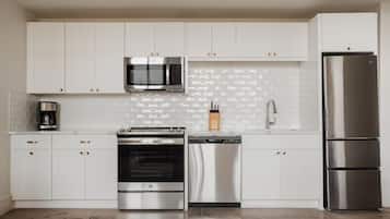Geladeira, micro-ondas, fogão, cooktop