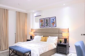 2 Schlafzimmer, Zimmersafe, Schreibtisch, Bügeleisen/Bügelbrett