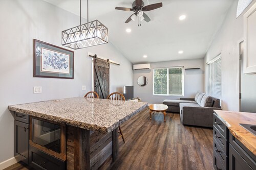 Charming 1-bedroom apartment in Kennewick with WiFi and AC