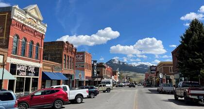 Main Street Stay, Close to Yellowstone Park