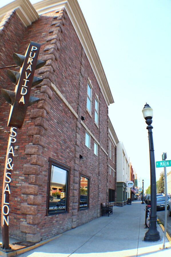 Exterior - Main Street Stay, Close to Yellowstone Park (Livingston)