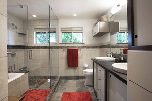 Dusche, Haartrockner, Handtücher, Seife