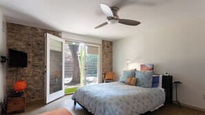 3 bedrooms, desk, iron/ironing board, WiFi - Cool Mid-Century Modern 3/2 (Austin)