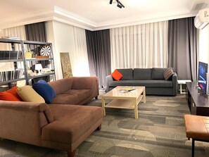 スマートテレビ、書庫、PC モニター