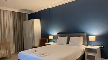 3 slaapkamers, een kluis op de kamer, een bureau