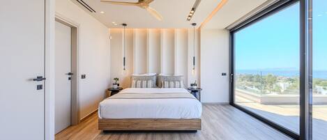 5 bedrooms, in-room safe, iron/ironing board, free WiFi