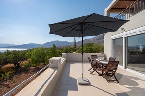 Outdoor dining - Gallery Home,near beach,private pool, South Crete (Keratokambos)