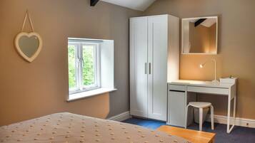 3 bedrooms, free WiFi, bed sheets