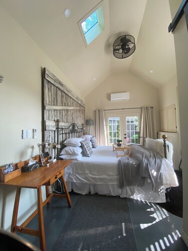 Self-contained guest house in a picturesque town between London and Stratord ON