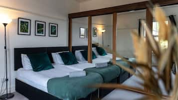 7 bedrooms, iron/ironing board, WiFi, bed sheets