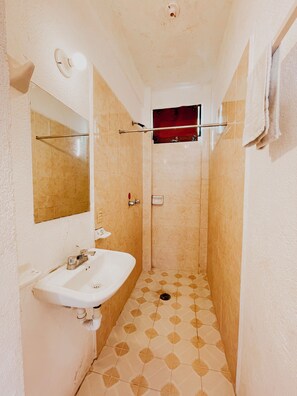 Dusj, håndklær, såpe og sjampo