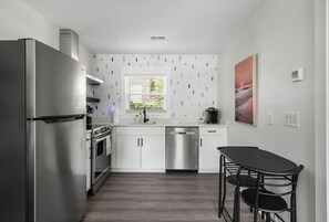 Kühlschrank, Ofen, Herdplatte, Geschirrspüler