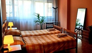 Room | Iron/ironing board (on request), WiFi (free) - Agatha's Apartments (Rome)