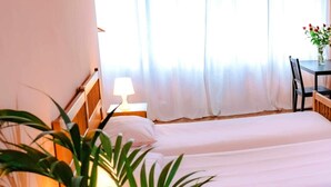 Room | Iron/ironing board (on request), WiFi (free) - Agatha's Apartments (Rome)