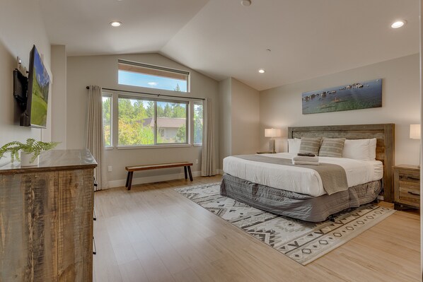 3 bedrooms, iron/ironing board, travel crib, free WiFi