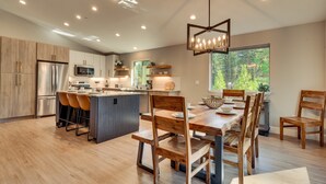 Unclassified image, 4 of 26, button - NEW! AC, Hot Tub, Grill, Newly Built, Open Floor Plan, Wifi, 6 of 6 – Emerald Bay Way (South Lake Tahoe)