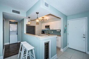 Fridge, microwave, oven, stovetop - Steps from the Beach. Charming Beach Apartment Sleeps 4 (N. Redington Beach)