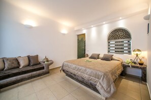 1 slaapkamer, een kluis op de kamer, een strijkplank/strijkijzer